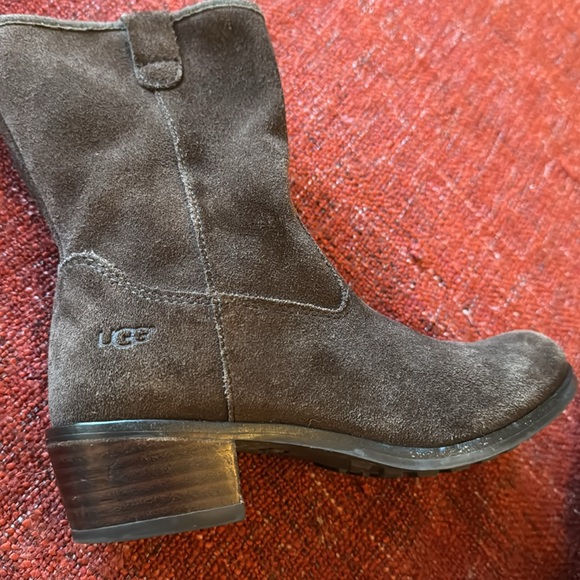 Girls UGG boots - Picture 11 of 16